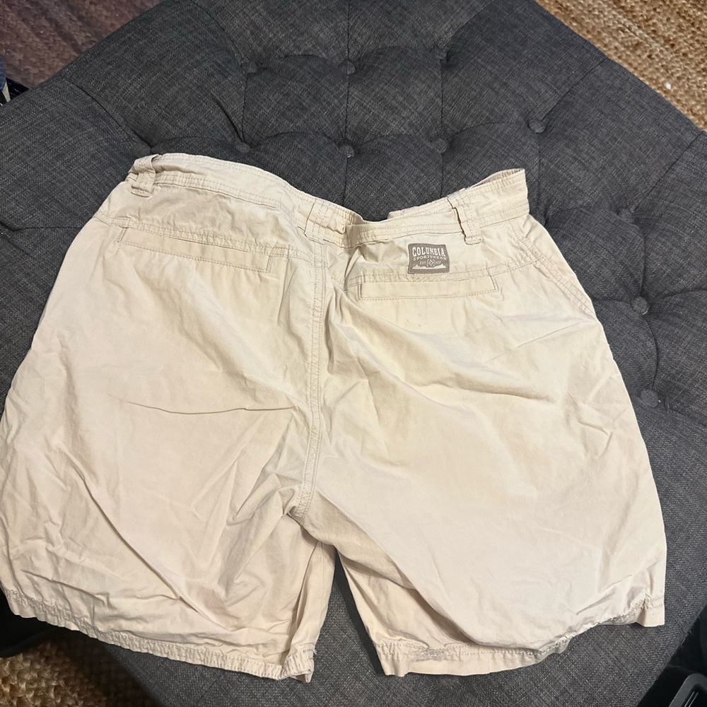 Columbia Men's Cream Cargo Shorts